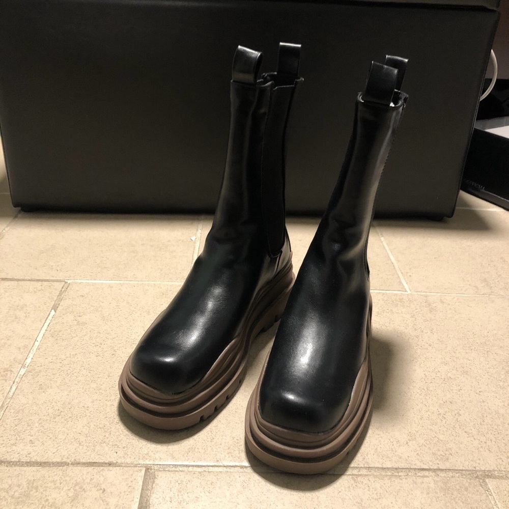 Brown chunky Chelsea boots unisex